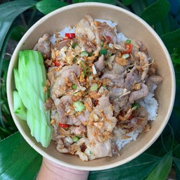 หมูชิ้นคั่วพริกเกลือ