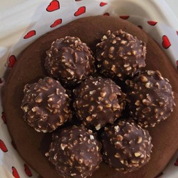 เค้กไดฟุกุฟอเรโร่นูเทลล่า ครึ่งปอนด์ (ทำสดใหม่45นาที) แนะนำให้สั่งล่วงหน้านะคะ