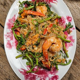 หมี่กระเฉด (ริมคลอง)