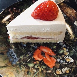 STRAWBERRY SHORT CAKE