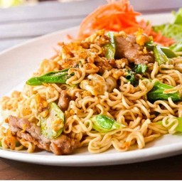 ผัดมาม่าไก่