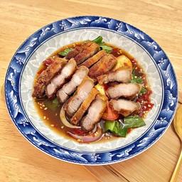 ยำหมูสามชั้นทอดกรอบ