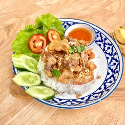 ข้าวไก่ทอดกระเทียม