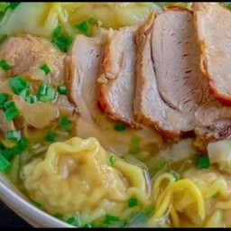 7.เกี๊ยวน้ำ หมูแดง