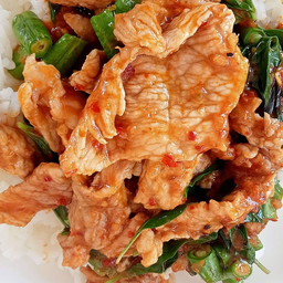 ผัดพริกแกงราดข้าว