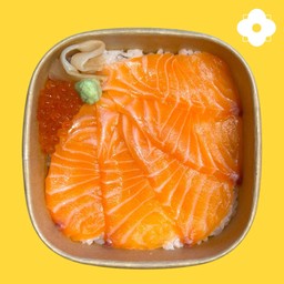 ข้าวหน้าแซลมอนและไข่ปลาแซลมอน