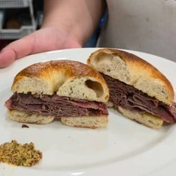 Wagyu Pastrami Bagel Sandwich🐄🥯