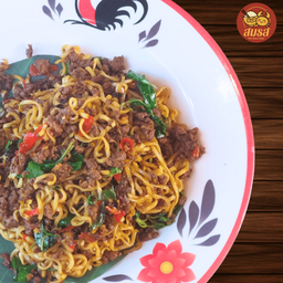 มาม่ากะเพราเนื้อสับสมรส