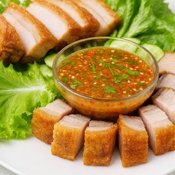 หมูกรอบน้ำจิ้มซีฟู้ด