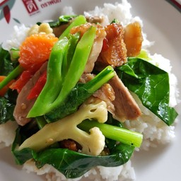 คะน้าหมูกรอบ