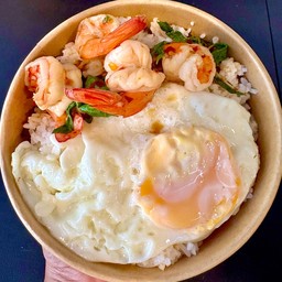 ไข่ดาว กะเพรากุ้งพริกแห้งงเดือด