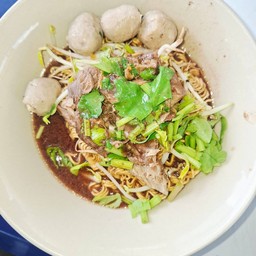 มาม่าน้ำตกลูกชิ้นเนื้อเปื่อย