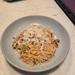 ผัดหมี่ฮ่องกงเห็ดหอมเนื้อปู