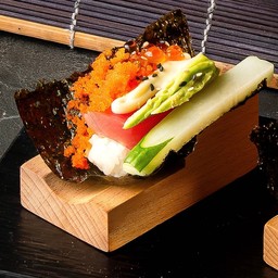 ทูน่าแฮนด์โรล