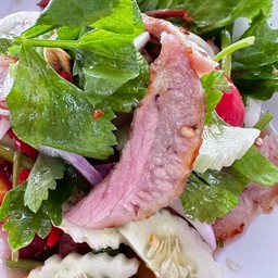 ยำคอหมูย่าง