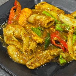 ผัดพริกแกงใต้ไส้อ่อนเป็นกับ