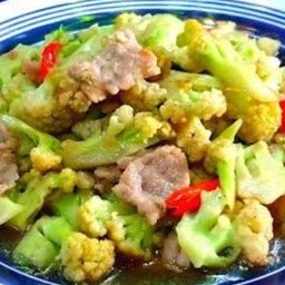 ผัดดอกกะหล่ำหมูชิ้น(เป็นกับข้าว