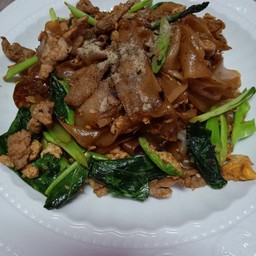 ผัดซีอ้ิวเส้นใหญ่