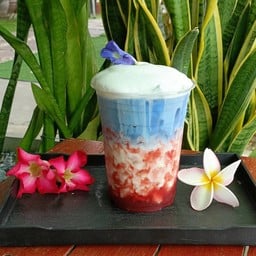 สตรอว์เบอร์รี่ นมอัญชัน