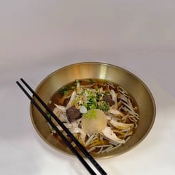 แซ่บบอกต่อ ก๋วยเตี๋ยวไก่&หมูตุ๋น เทิดราชัน