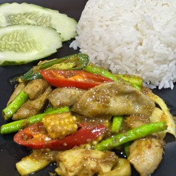 ข้าวราดพริกแกงใต้ใส้อ่อน