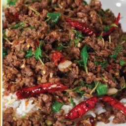 กะเพราเนื้อสับราดข้าว