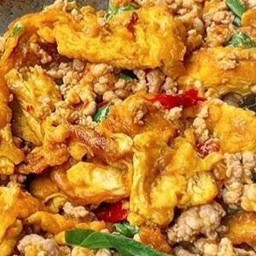 ข้าวหน้าหมูสับ,ไข่เจียวผัดโหระพา