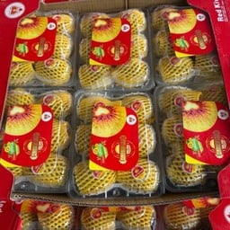 กีวี่ ไส้แดง เนื้อสีทองไส้สีแดง รสชาติหวาน หอม ฉ่ำน้ำ หวานอมเปรี้ยวเบาๆ แพ็ค 6ลูก