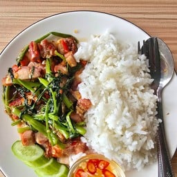 ร้านหอมถ่าน หมูกรอบอบโอ่ง ไก่อบ สลัดบาร์หอมถ่าน เพชรบุรี