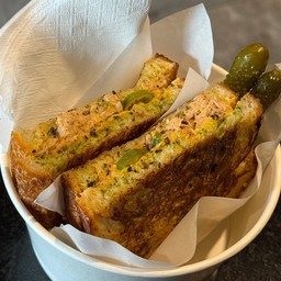 Pesto tuna melt
