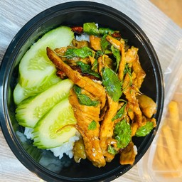 กระเพราหมูย่าง