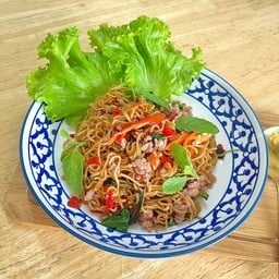 มาม่ากะเพราหมูสับ