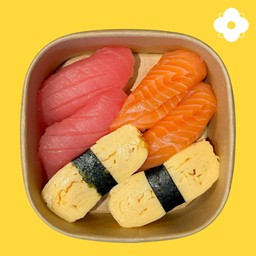 ซูชิเซ็ต (แซลมอนx2 , ทูน่าx2 , ไข่หวานx2)