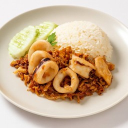 หมึกกะเทียมราดข้าว