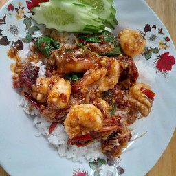 กะเพรากุ้งราดข้าว