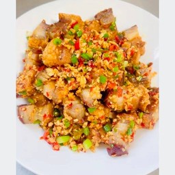 หมูกรอบคั่วพริกเกลือ