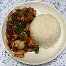 ข้าวราดหมูกรอบผัดพริกเผา