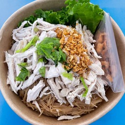 หมี่คลุกไก่ฉีก น้ำพริกแคปหมู