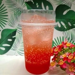 สตอเบอร์รี่โซดา (แก้วโอ่ง)