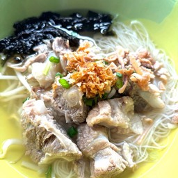 ก๋วยเตี๋ยวกระดูกแก้ว