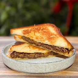 แซนวิชเนื้อย่างชีส