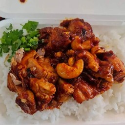 ข้าวไก่ย่างผัดเม็ดมะม่วง