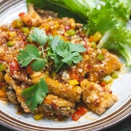 ปลากะพงราดพริก(ชิ้น)