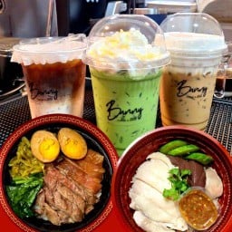 คากิย่าข้าวขาหมู : Bunny Coffee cp