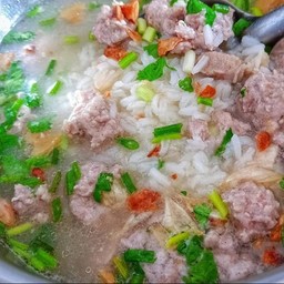 ข้าวต้มเครื่องหมูสับ