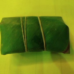 แหนมห่อใบตอง