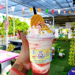 นมหมีปั่นสตอเบอรี่