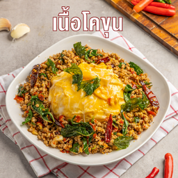 ข้าวไข่ข้นกระเพราพริกแห้งเนื้อสับ / Krapow Beef with  Creamy Omelette on Rice