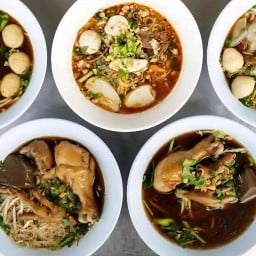 ก๋วยเตี๋ยว..เทวดายังยกนิ้ว (ไก่ตุ๋น/หมูตุ๋น) พหล34 แยก11-2