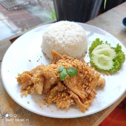 ข้าวราด ทอดกระเทียม